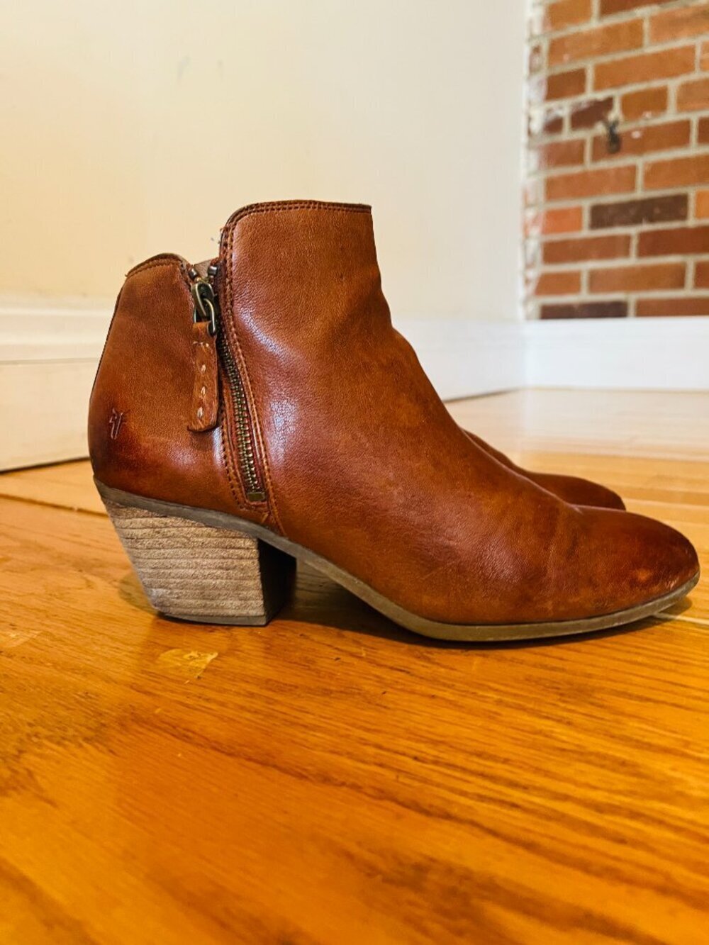 Frye Judith Zip Casual Ankle Booties Womens Size 7.5M Cognac Brown Leather - Picture 15 of 16